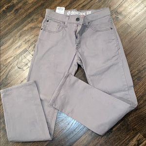 Gray Levi’s jeans